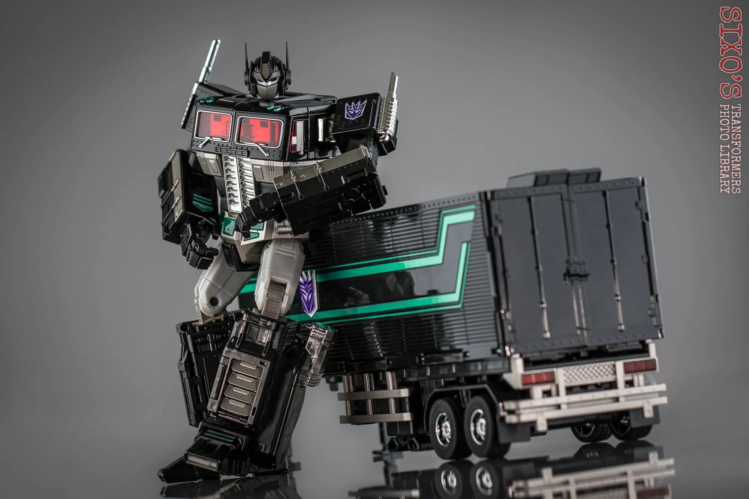4th Party MP-10B Optimus Prime Black Version Figure & Trailer 7 4th Party MP-10B Optimus Prime Black Version Figure & Trailer - Image 5