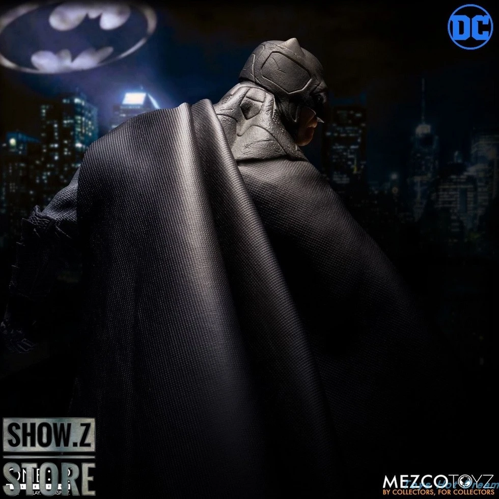 MEZCO Toyz DC Comics One:12 Collective Batman: Supreme Knight 6 MEZCO Toyz DC Comics One:12 Collective Batman: Supreme Knight - Image 4