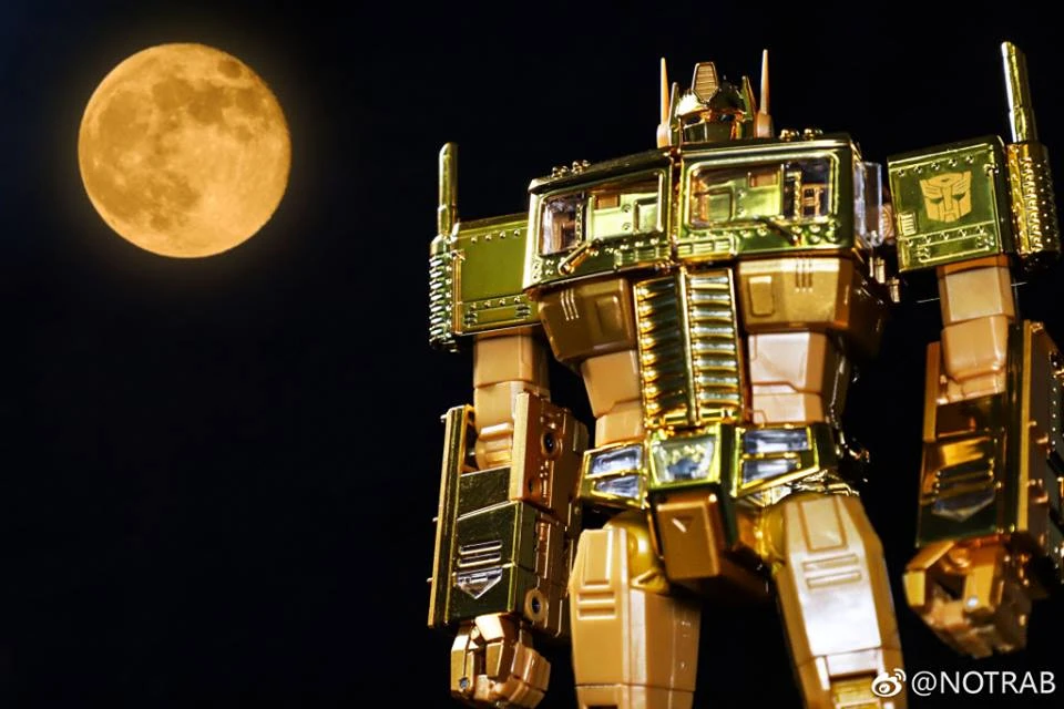 Takara MP10G MP-10G Masterpiece Optimus Prime Gold Lagoon Edition 7 Takara MP10G MP-10G Masterpiece Optimus Prime Gold Lagoon Edition - Image 5