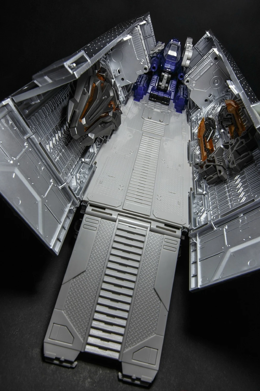 WeiJiang MPP10 Optimus Prime Trailer Oversized 10 WeiJiang MPP10 Optimus Prime Trailer Oversized - Image 8