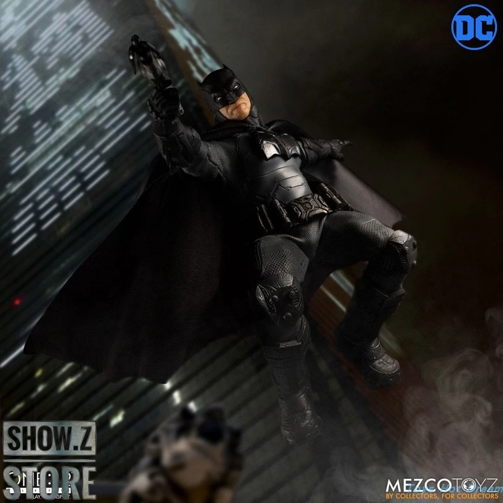MEZCO Toyz DC Comics One:12 Collective Batman: Supreme Knight 8 MEZCO Toyz DC Comics One:12 Collective Batman: Supreme Knight - Image 6