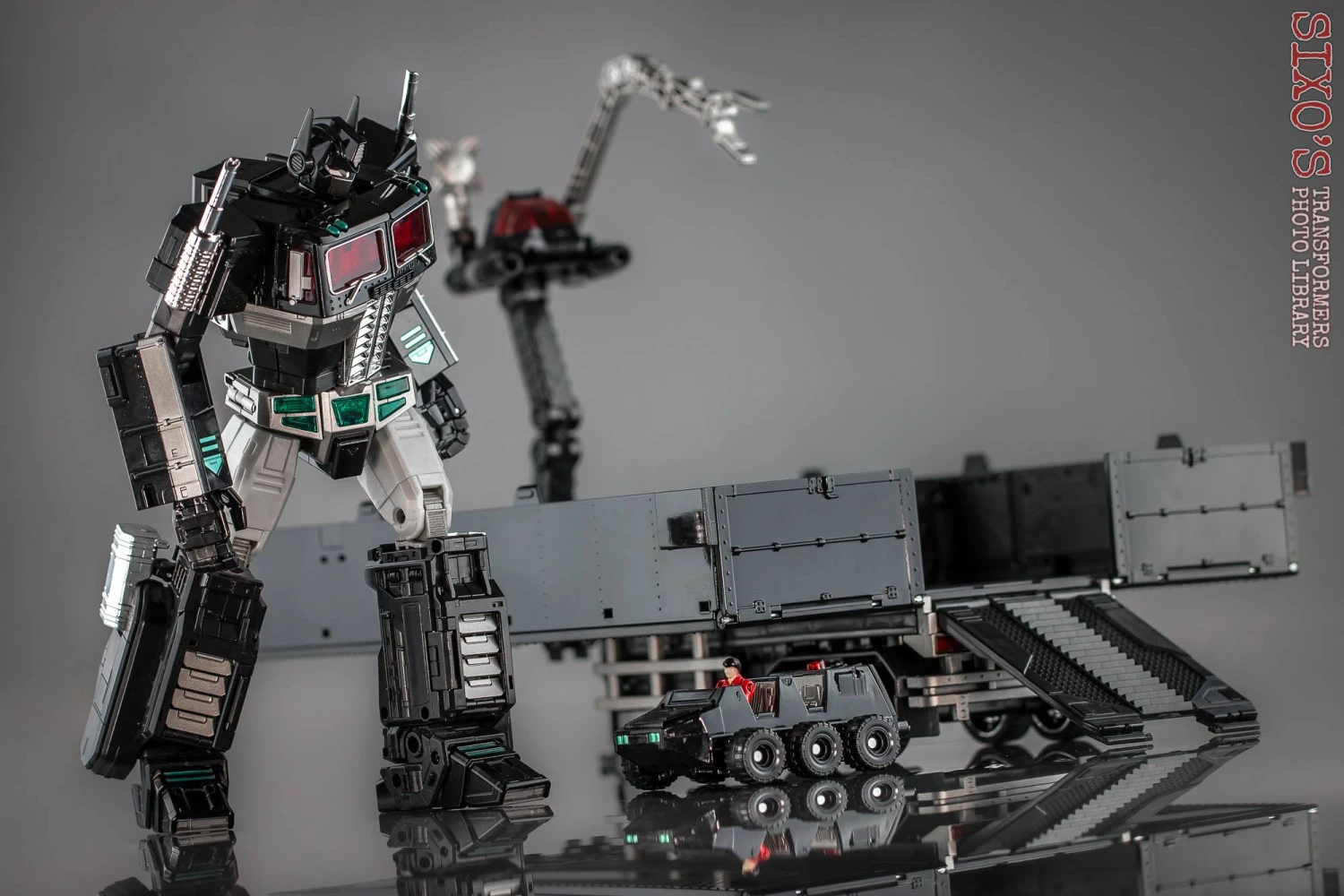 4th Party MP-10B Optimus Prime Black Version Figure & Trailer 5 4th Party MP-10B Optimus Prime Black Version Figure & Trailer - Image 3