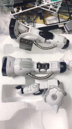 Metal Soldier MS 1/100 MS-06J MS06J Zaku II White Ogre Gundam Mobile Suit -Prime Collectibles Store ce4b4f045d